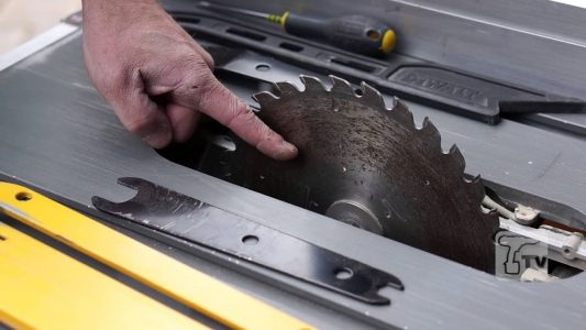 HOW TO CHANGE A TABLE SAW BLADE